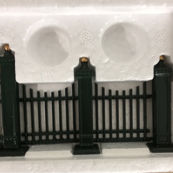 Dept 56 Village Wrought Iron Fence and Gate - Picture 4 of 4